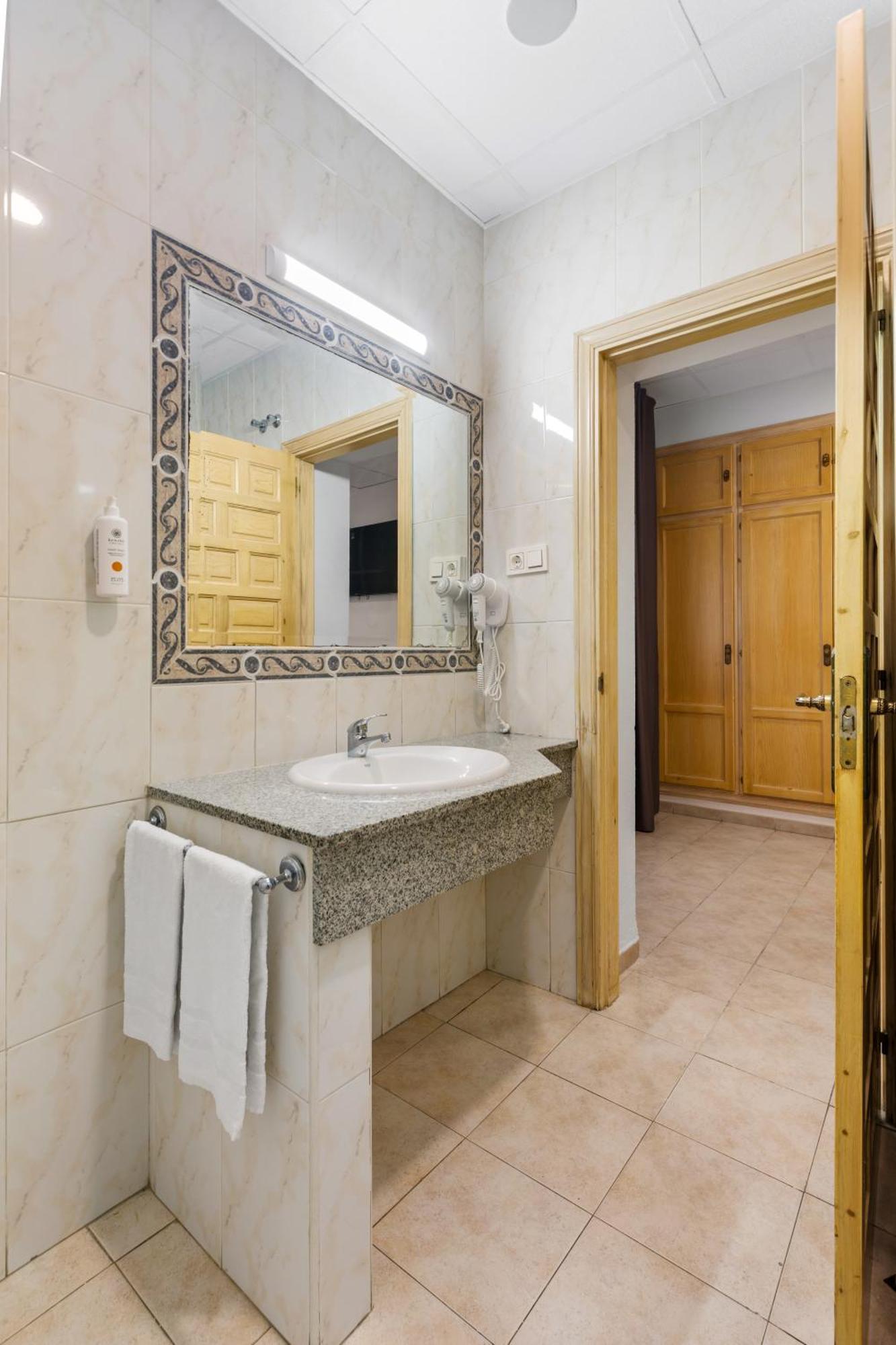 Vas Malaga Ciudad Hotell Exteriör bild